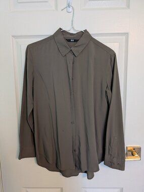 Uniqlo Rayon Collared Blouse – Grey  XS Good Condition  Olive green